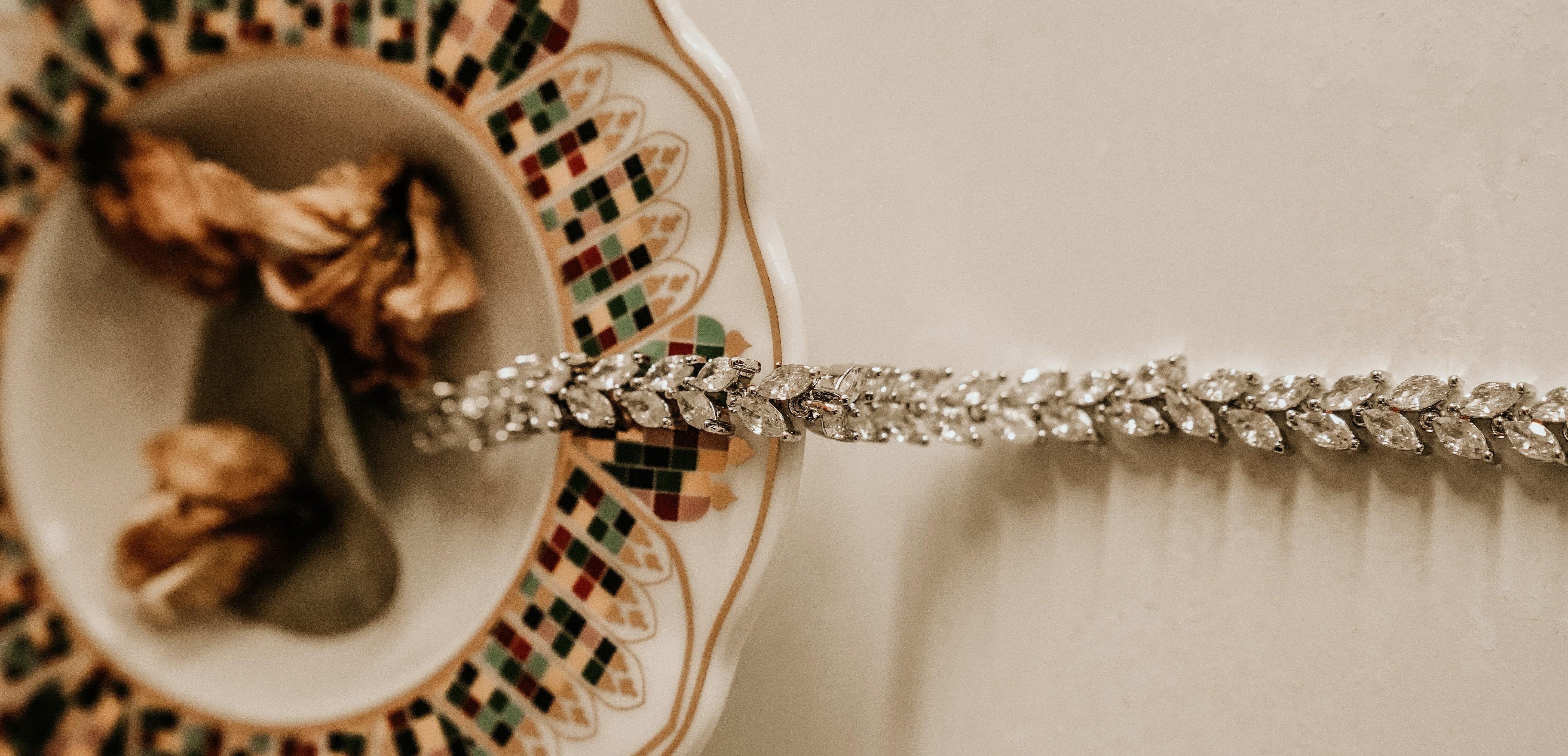 Comment prendre soin de ses bijoux mariage - Le Temps d'une Walima