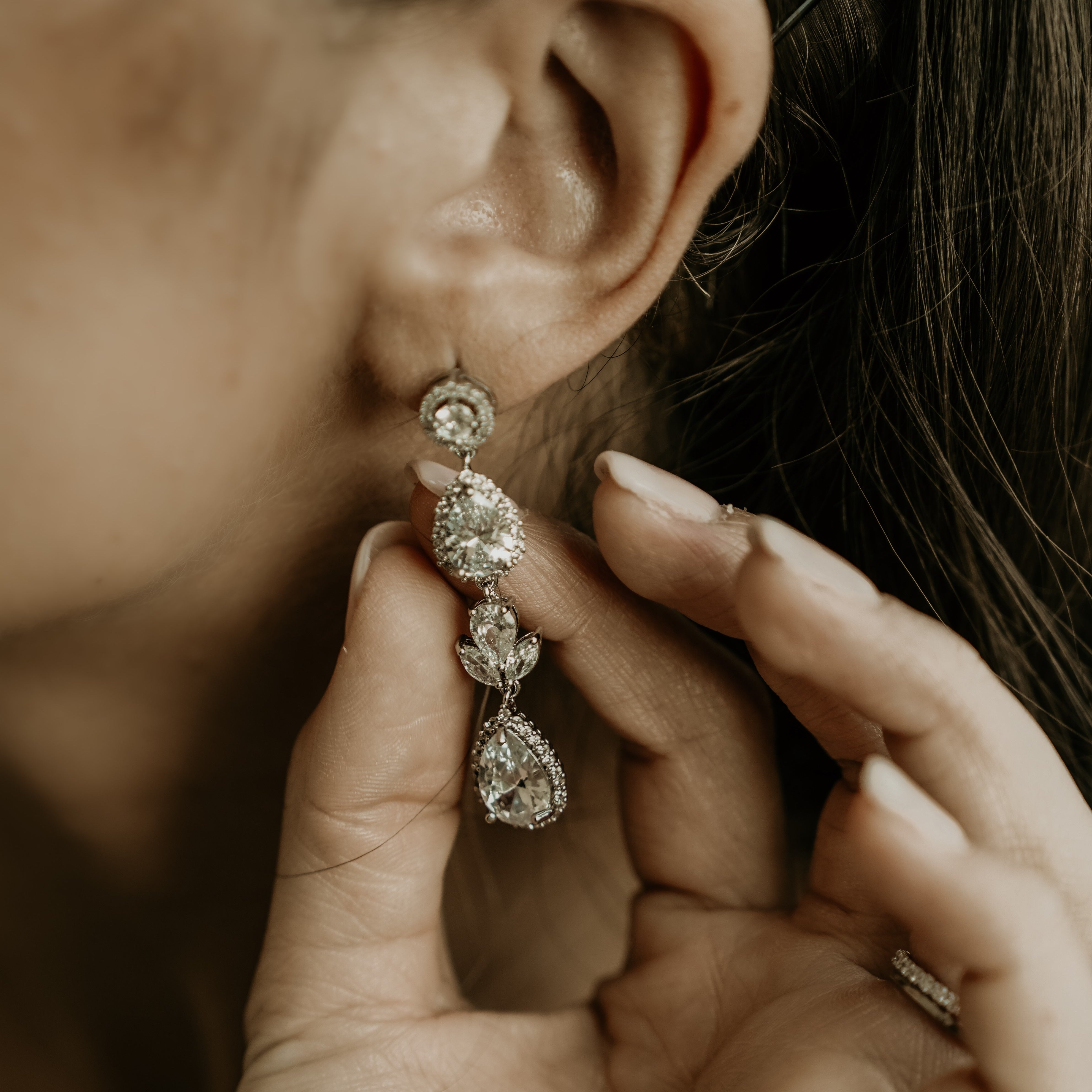 La Création de Bijoux et Accessoires de Mariage sur Mesure : L'Art de la Personnalisation pour un Jour Unique