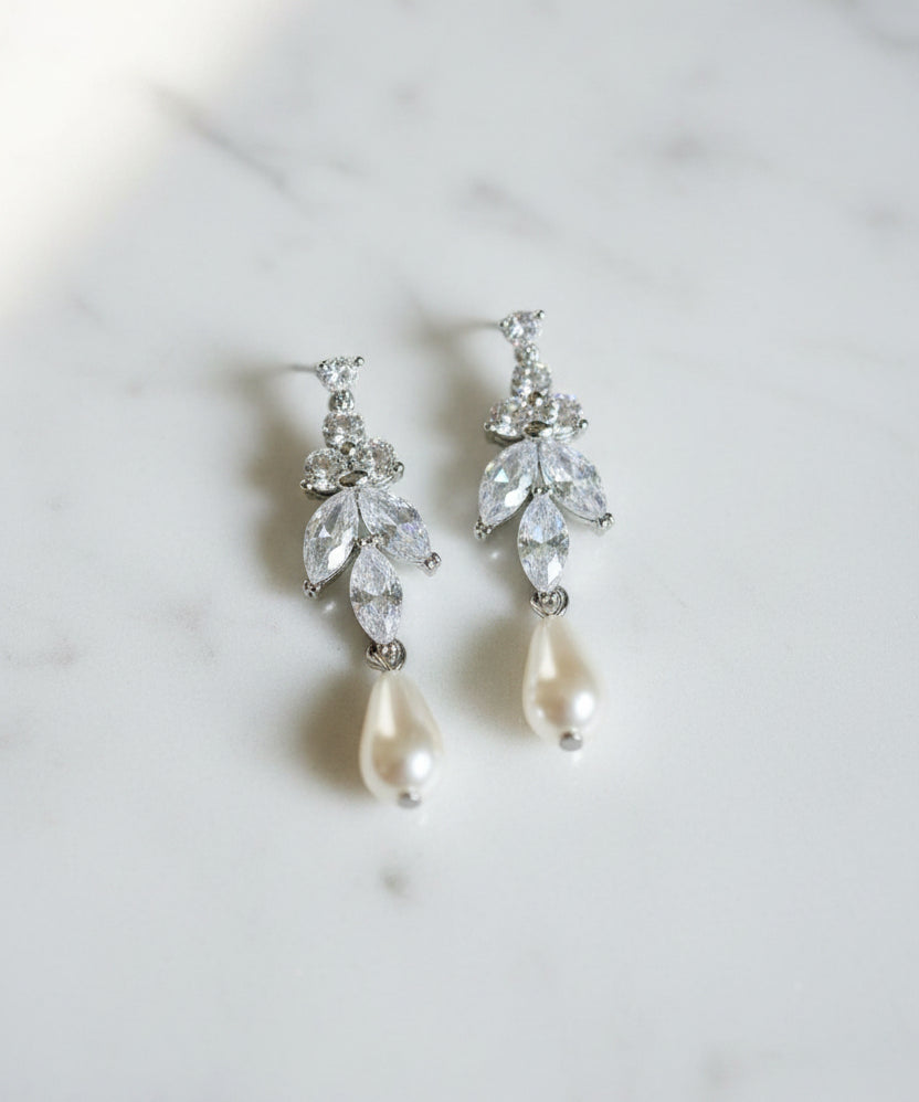 Boucles d’Oreilles Mariage Zircon & Perles de Cristal Nacrées – Élégantes et Féminines