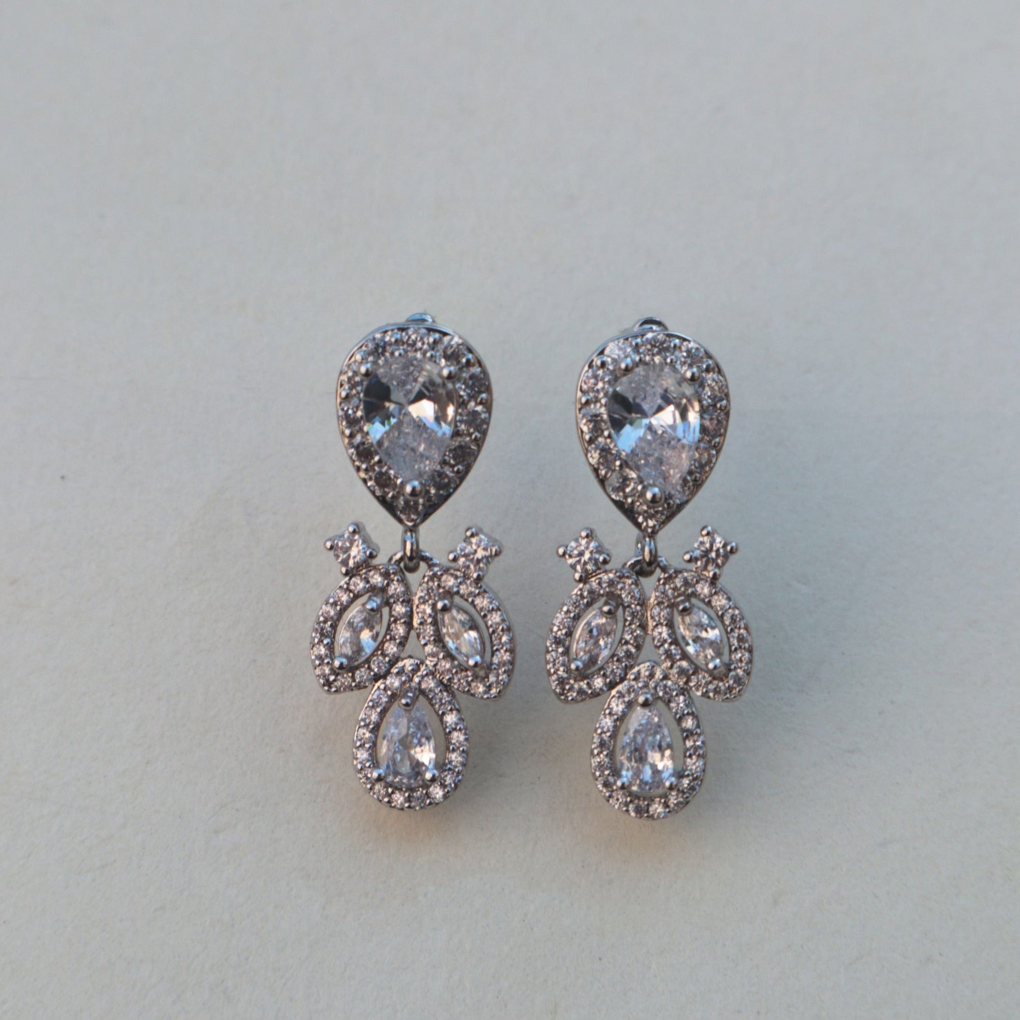 Boucles d'oreilles mariage  zircon avec  goutte trèfle 
