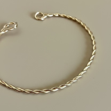 Jonc Semi-Ouvert Torsadé Gold Filled or laminé  – Bracelet Fin Fait Main | Le Temps d'une Walima