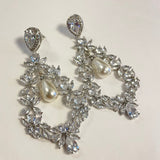 Boucles Longues Pendantes de Mariage en Forme de V avec Zircons et Perles Goutte - Élégance Étincelante