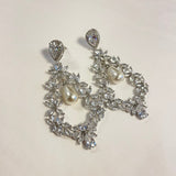 Boucles Longues Pendantes de Mariage en Forme de V avec Zircons et Perles Goutte - Élégance Étincelante