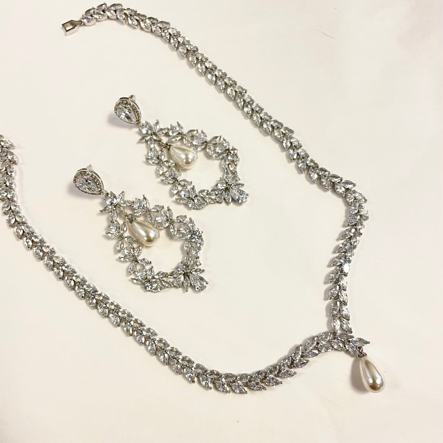 Parure de bijoux Mariage avec Zircons et Perles Goutte - Collection Élégance - Le Temps d'une Walima