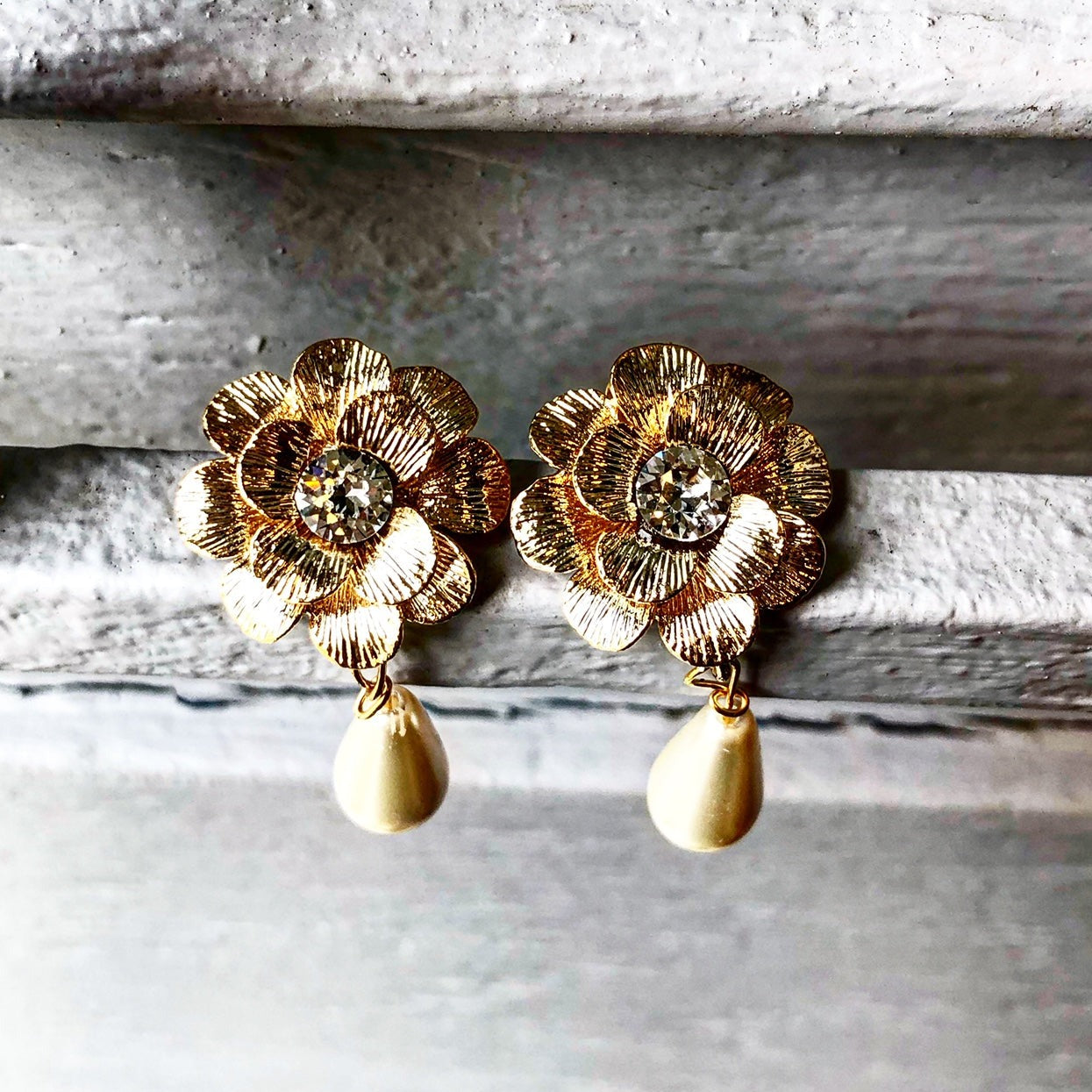 Boucles d'oreilles dorées et perles