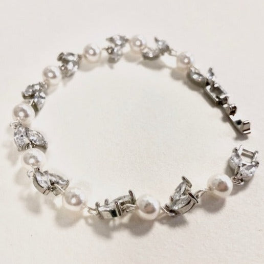 Bracelet de mariage Feuillage en Zircone et perles nacrées blanches