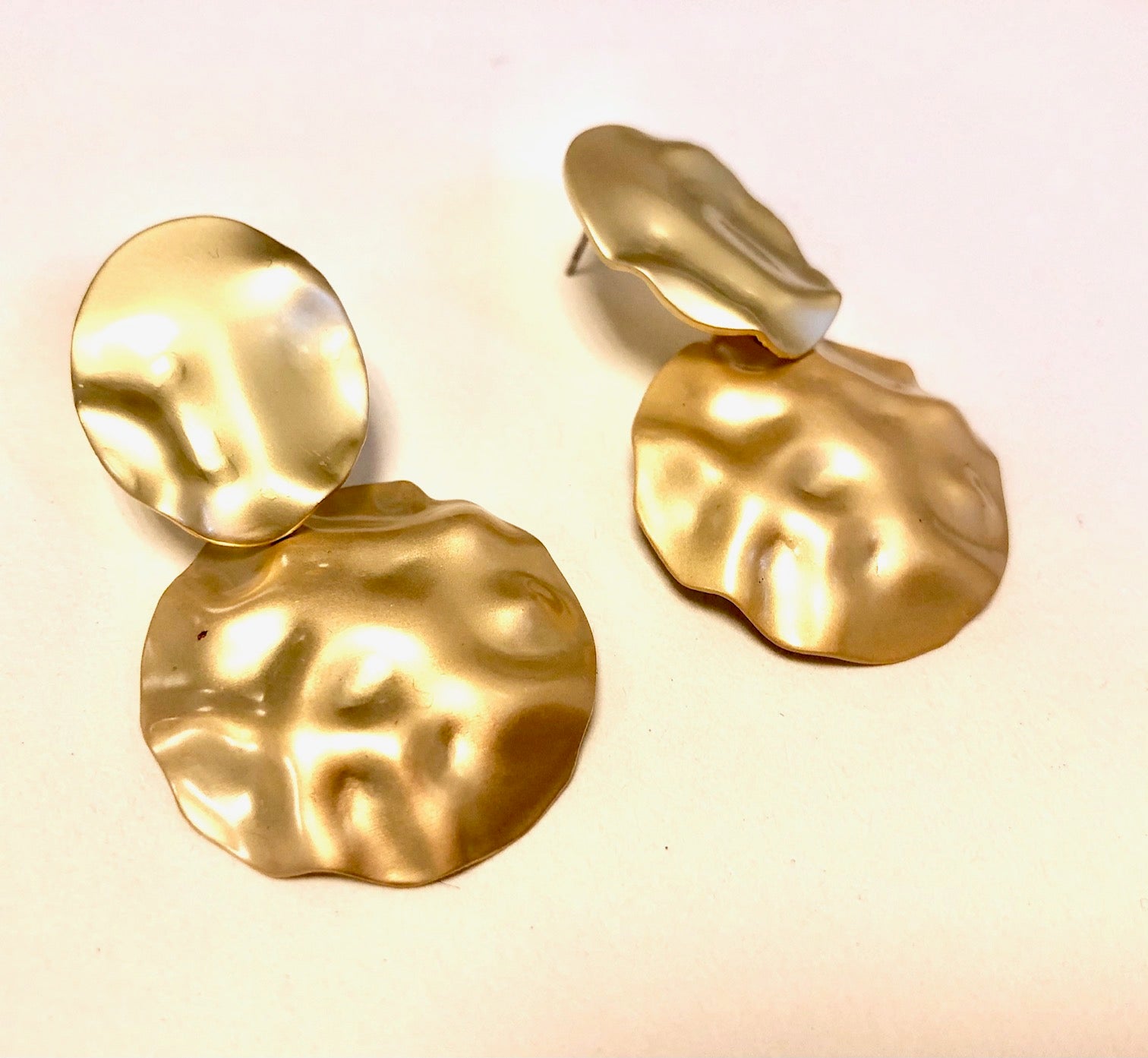 Boucles d'oreilles dorée mat en acier inoxydable collection Zina - Le Temps d'une Walima