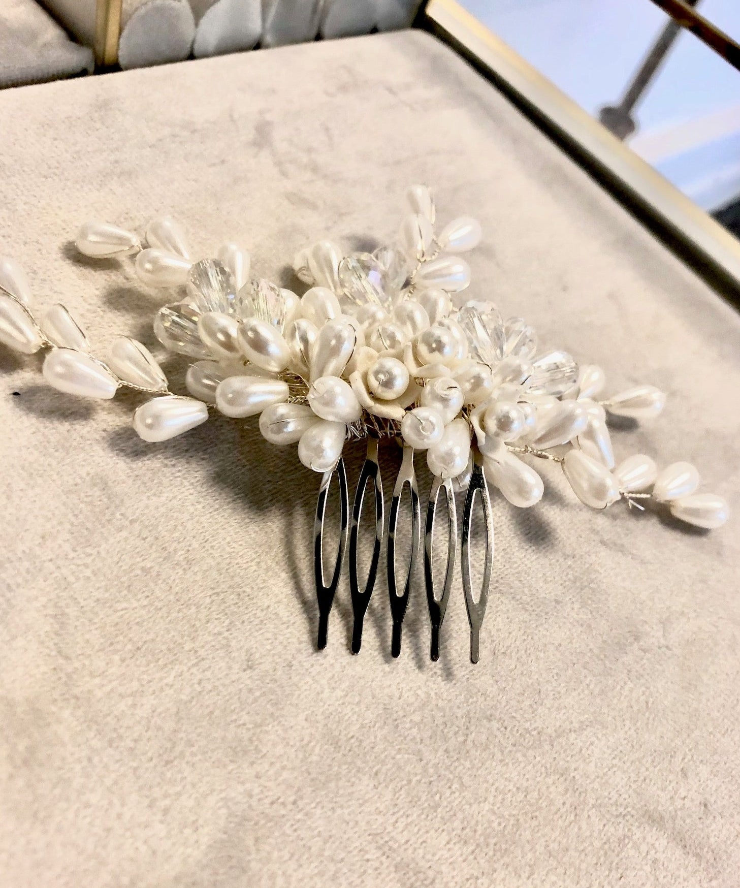 Peigne de cheveux mariage fleurs de porcelaine ET perles 