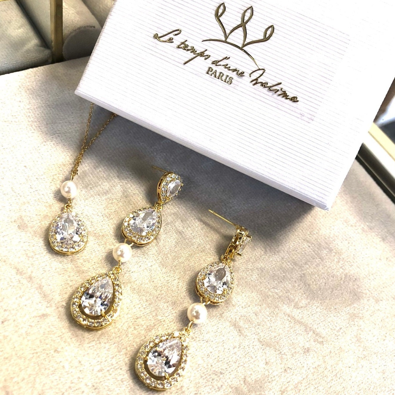 Boucles d'oreilles de mariage  gouttes zircon dorée 