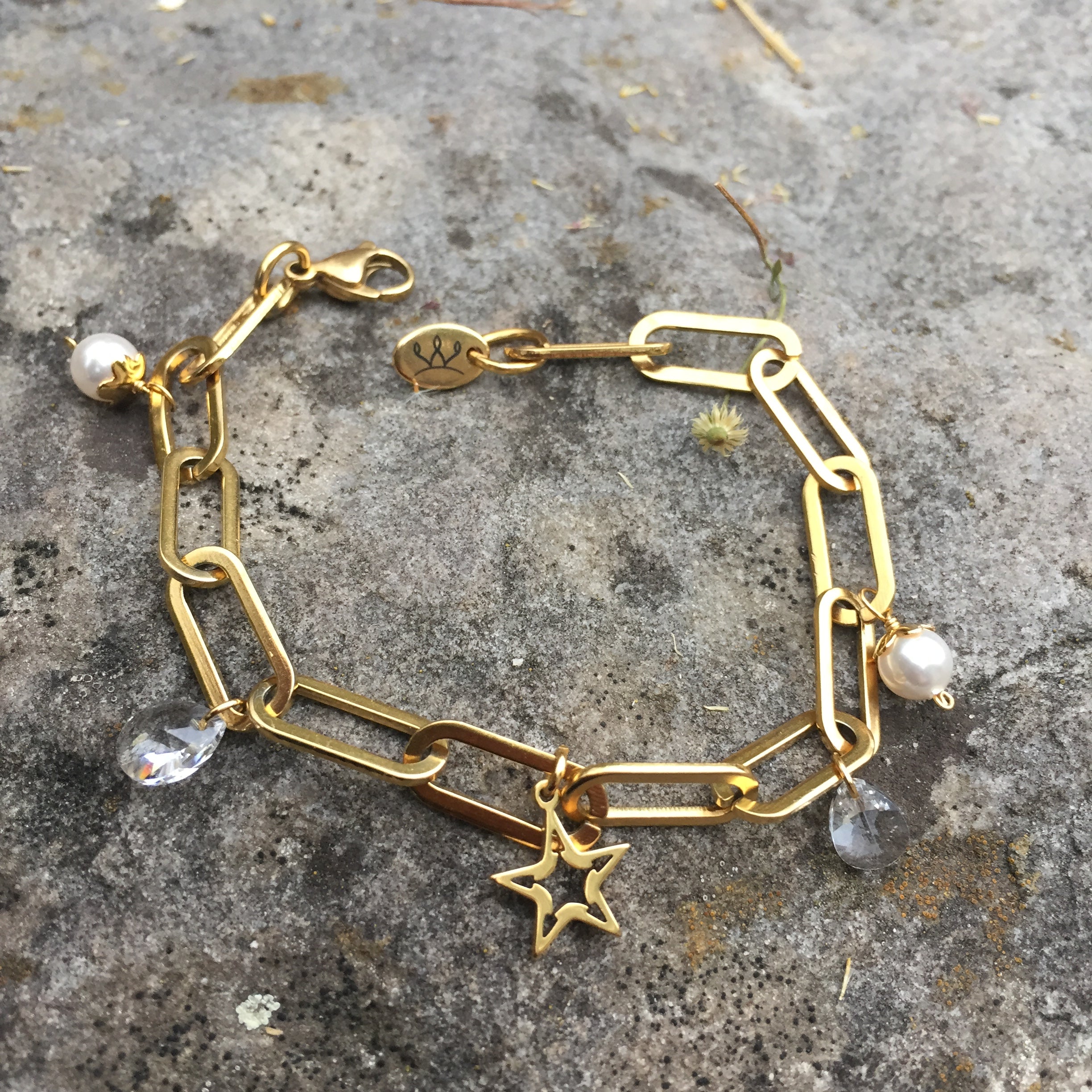 Gourmette dorée en acier inoxydable perles nacrées et cristaux Swarovski ® - Le Temps d'une Walima