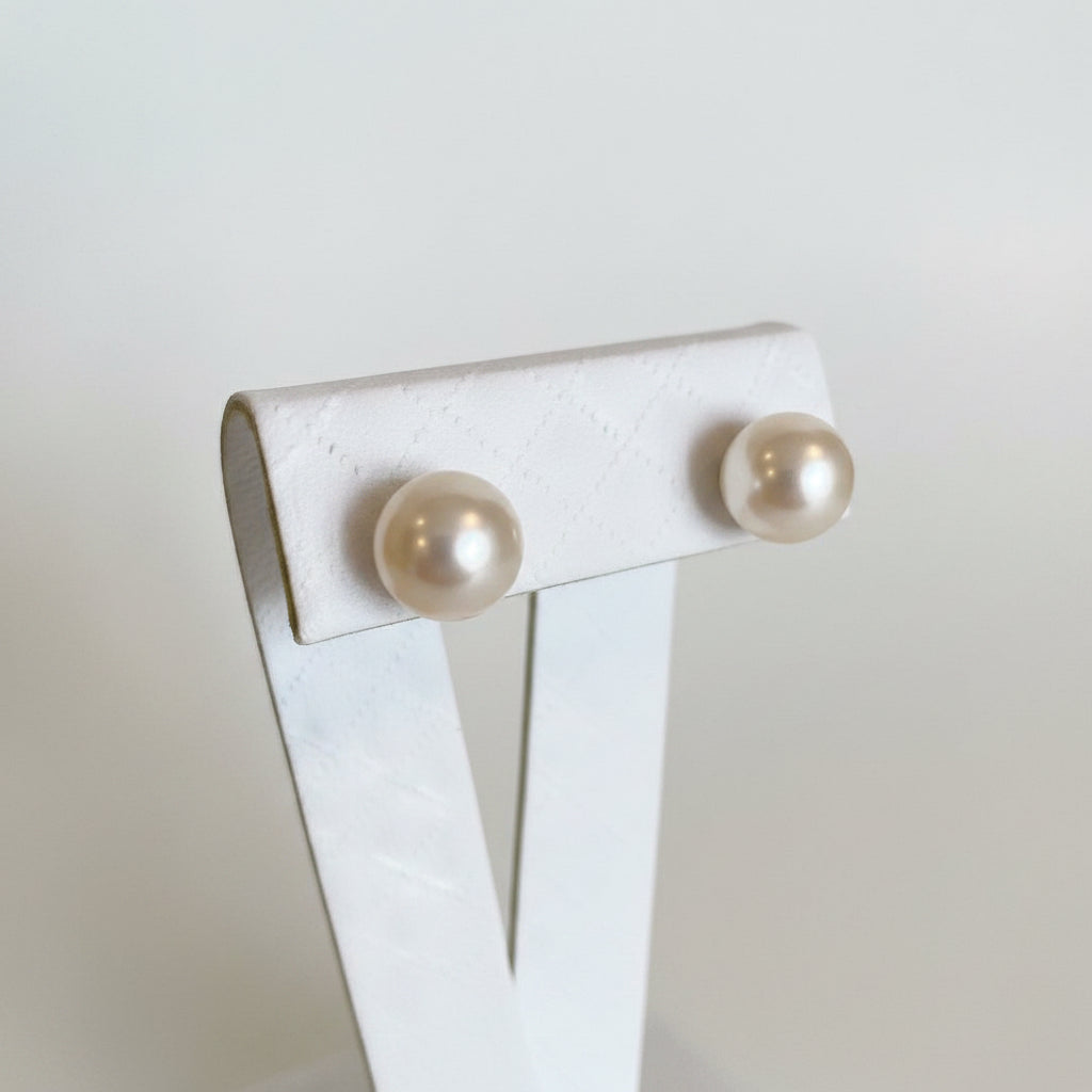 clou d'oreille perles blanche